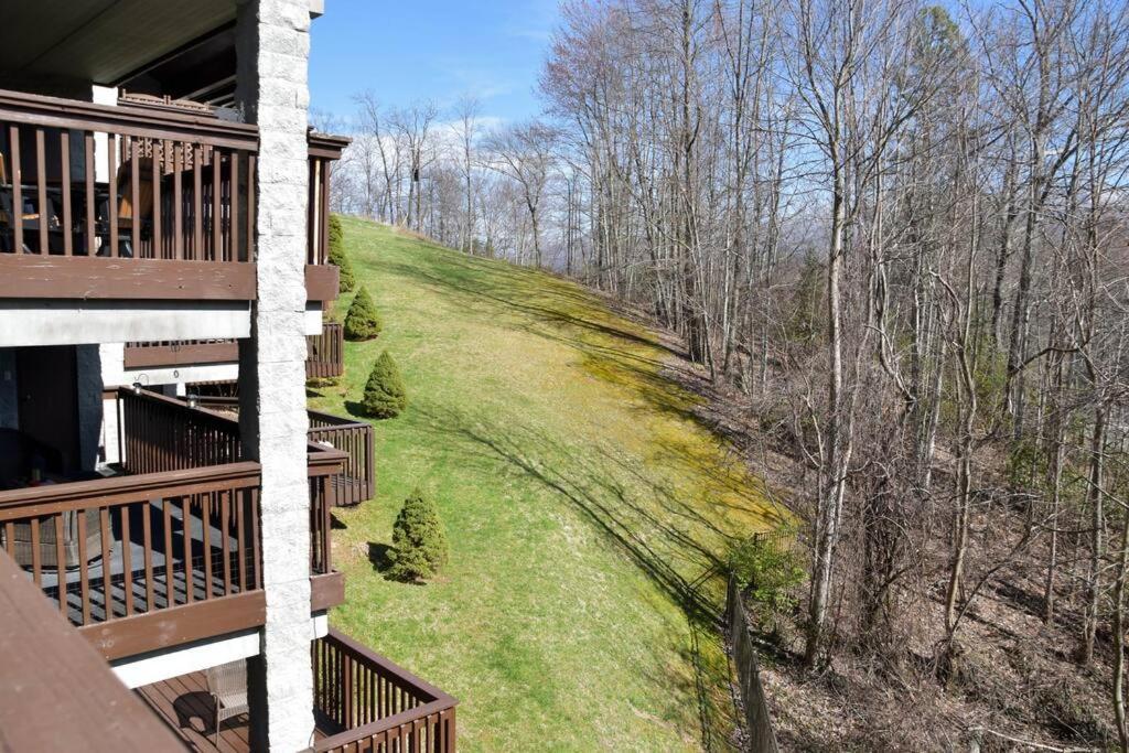 Apartamento Cozy Mountain Getaway! Mountain Views! 2 Bed, 2 Bath, Sleeps 6 Gatlinburg Exterior foto