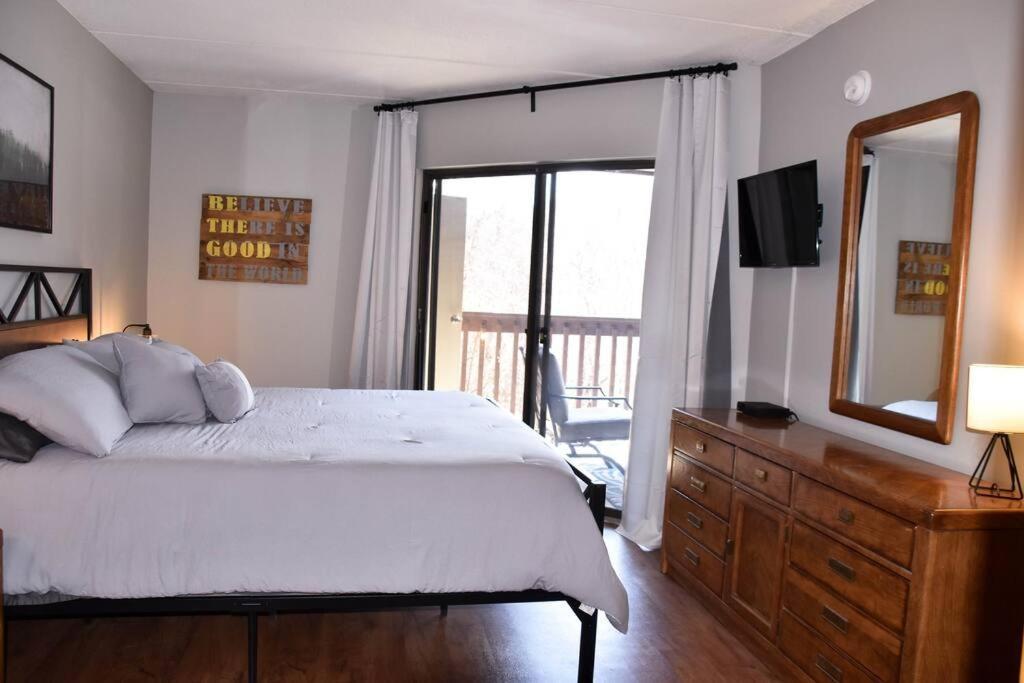 Apartamento Cozy Mountain Getaway! Mountain Views! 2 Bed, 2 Bath, Sleeps 6 Gatlinburg Exterior foto